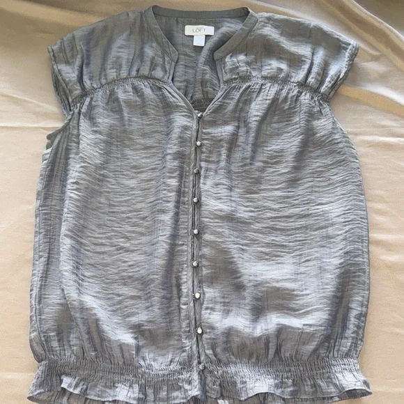 Ann Taylor LOFT Gray Semi Sheer Sleeveless Button Up Top Smocked Accents Sz S - Picture 11 of 12